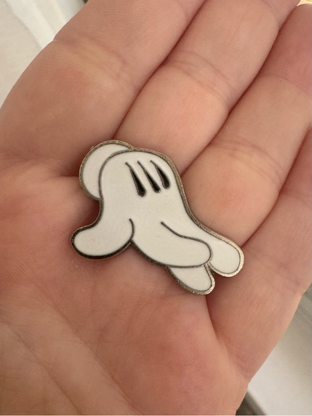 Mickey Mouse Hand White Glove Individual Disney Park Trading Pin